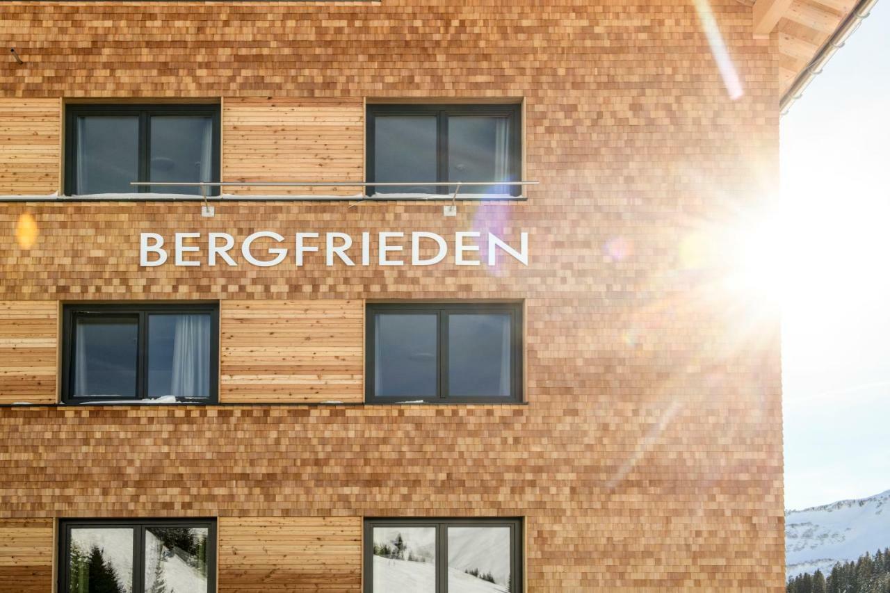 Almstueble Bergfrieden Hotel Damuels Exterior foto